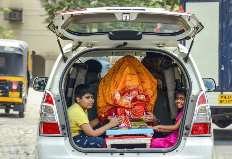Devotees carry an idol of Lord Ganpati on the occasion of Ganesh Chaturthi, in Navi Mumbai. (Photo: PTI)