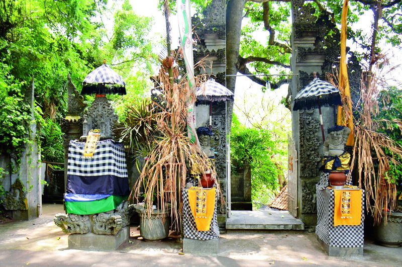 Batu Bolong temple entrance