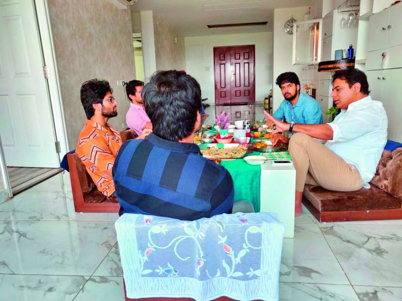 Vijay Deverakonda dining with KTR with his family.