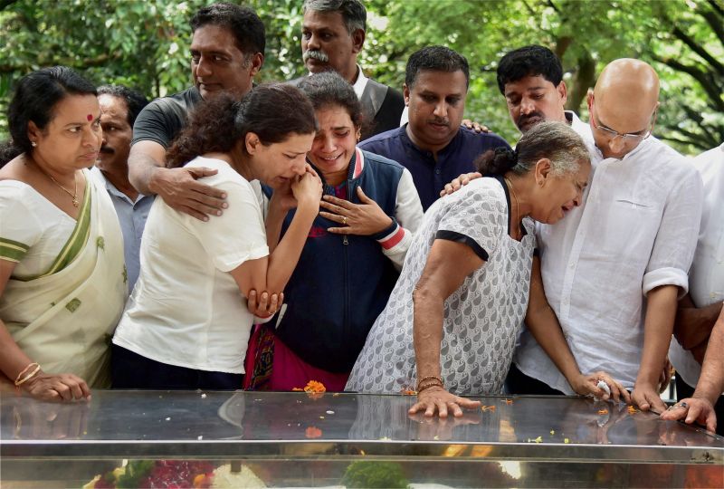 Journalist Gauri Lankesh 's mother Indira, brother Indrajit Lankesh and sister Kavitha Lankesh grieve near the mortal ramains of her, in Bengaluru on Wednesday. (Photo: PTI) 