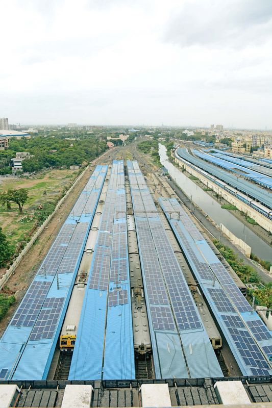 Solar  panels on rooftop of Central  suburban  station  platform. (Photo: DC)