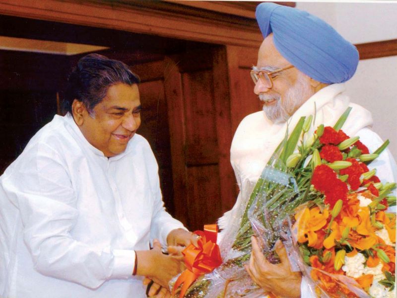 Dharam Singh with former prime minister Dr Manmohan Singh.