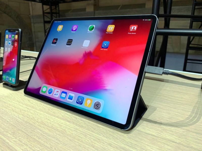 The 2018 iPad Pro gets a Liquid Retina 120Hz ProMotion LCD display with narrow bezels and curved corners. Apple uses the same pixel masking techniques they used on the iPhone XR. 