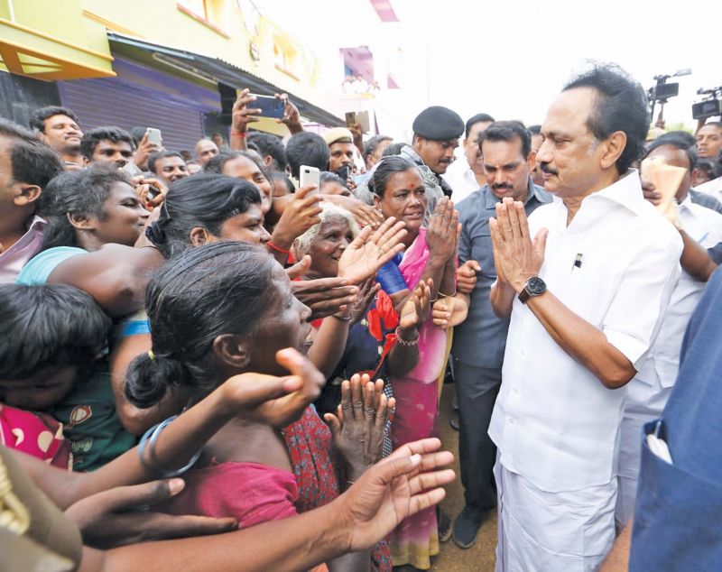 Stalin interacts with voters near Vellore on Sunday. (Photo: K.Senthil Nathan)