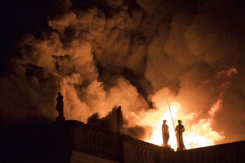 Flames engulf the 200-year-old National Museum of Brazil, in Rio de Janeiro, Sunday, Sept. 2, 2018. According to its website, the museum has thousands of items related to the history of Brazil and other countries. The museum is part of the Federal University of Rio de Janeiro. (Photo: AP)