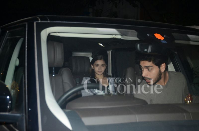 Alia spotted with a mysterious guy.