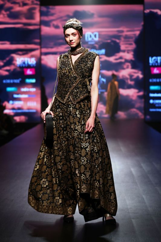 Collections in black, grey and gold dominated the fashion runway. (Photo: File)