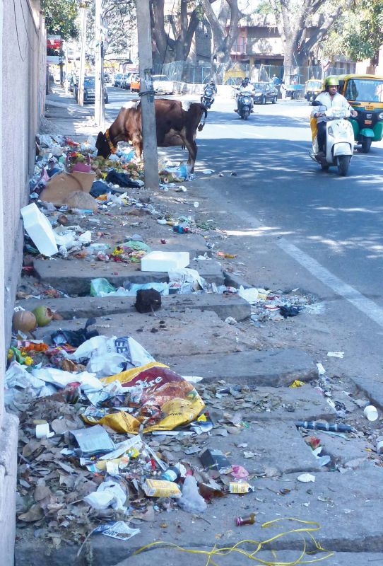  Garbage dumped on the footpath 