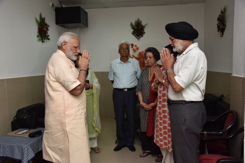 Prime Minister Narendra Modi met the family members of the Marshal of the Indian Air Force. (Photo: PIB Indiaâ€)