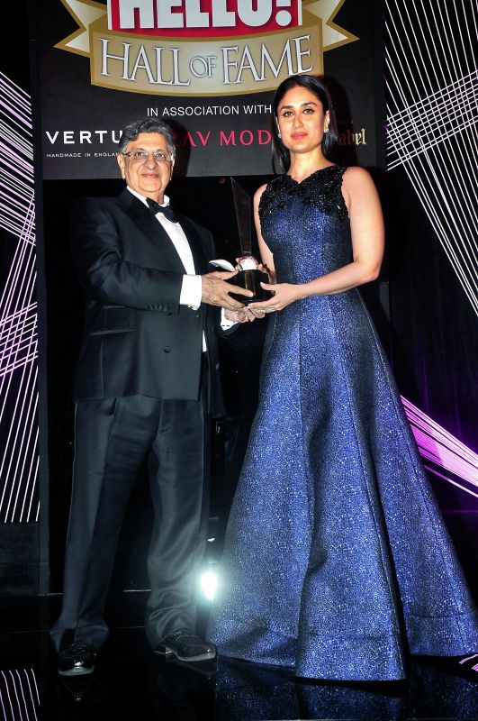 Receiving an award from actor Kareena Kapoor Khan pic courtesy: Hello! India Magazine.