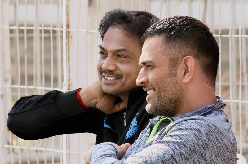 MS Dhoni and chief selector MSK Prasad were seen having a chat on the sidelines of Gujarat versus Jharkhand Ranji Trophy semifinal in Nagpur. (Photo: PTI)