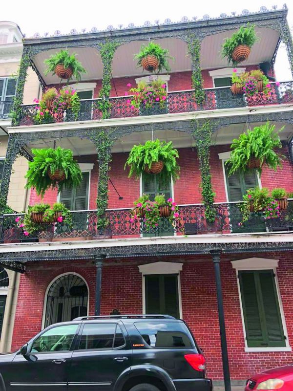 The quaint architecture of New Orleans that has French and Spanish influence