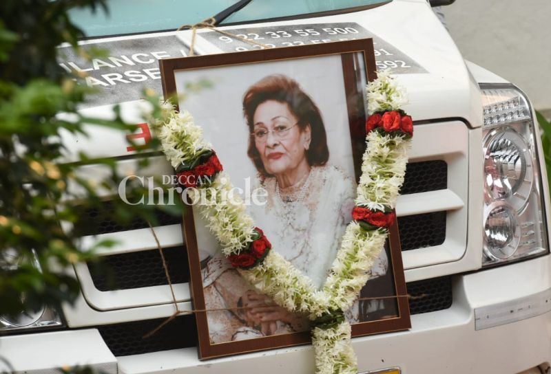Pics, videos: Kapoors inconsolable, stars galore as Krishna Raj Kapoor cremated