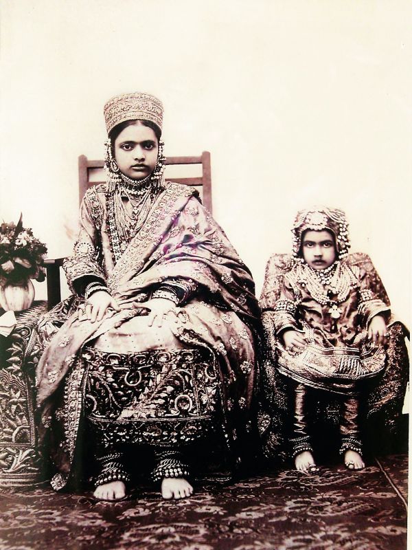 Daughters of Mir Mahboob Ali Khan, Secunderabad, c. 1890. Chowmahalla Palace Collection.