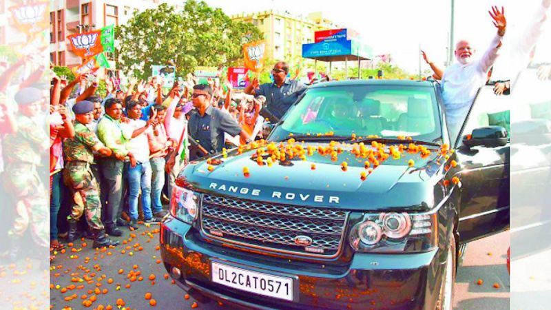 Narendra Modi waving to crowd