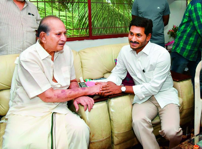 Y. S. Jaganmohan Reddy, Chief Minister of Andhra Pradesh expressed his grief and offered condolence to Krishna.