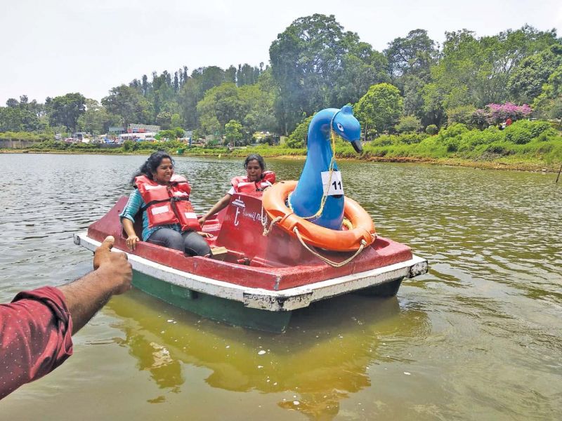 A happy boat ride for two women at the beautiful Yercaud lake.(Photo: DC)