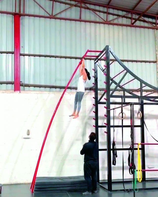 Samantha Akkineni doing Parkour Stunts