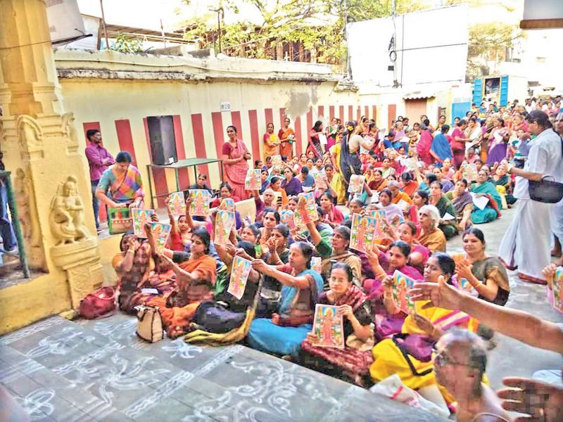 Faithful gather near Parthasarathy Swamy temple in Triplicane to protest against Vairamuthu's remarks on Andal. (Photo: DC)