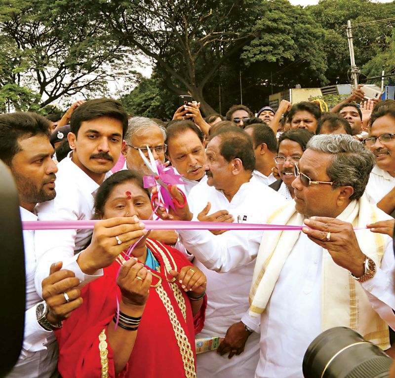CM Siddaramaiah and Mayor G. Padmavathi inaugurate the Magadi Road underpass on Saturday.