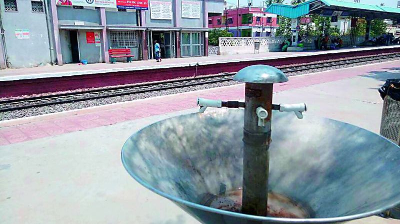 The city is on the boil, and a facility for cold water is welcome. But don't expect one at the MMTS station.  (Photo:DC)  