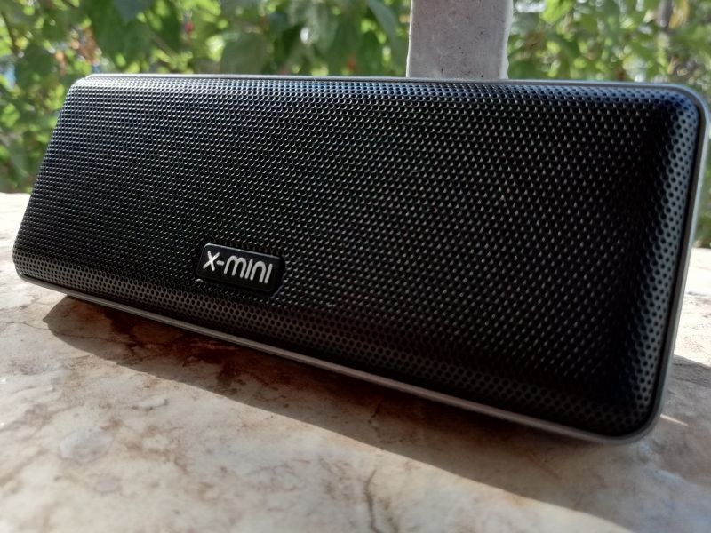 X-mini Xoundbar speaker