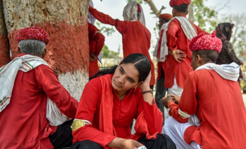Manju Devi looks on as she shares a relaxed moment with her male colleagues, in Jaipur, on Sunday, May 20, 2018 (Photo: PTI)