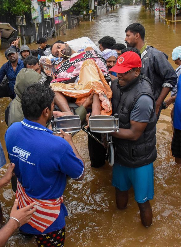 A bed-ridden patient being rescued from a flood affected region following heavy rain in Aluva. (Photo: PTI)