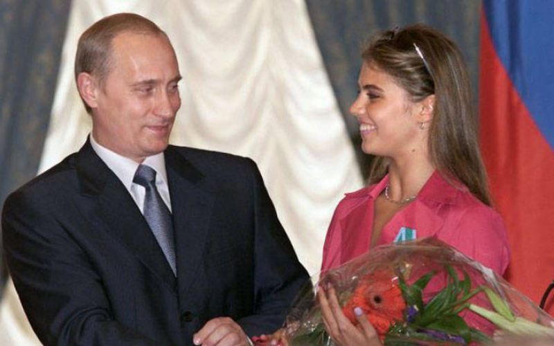 Vladimir Putin and Aline Kabaeva in 2004. (Photo:AP)