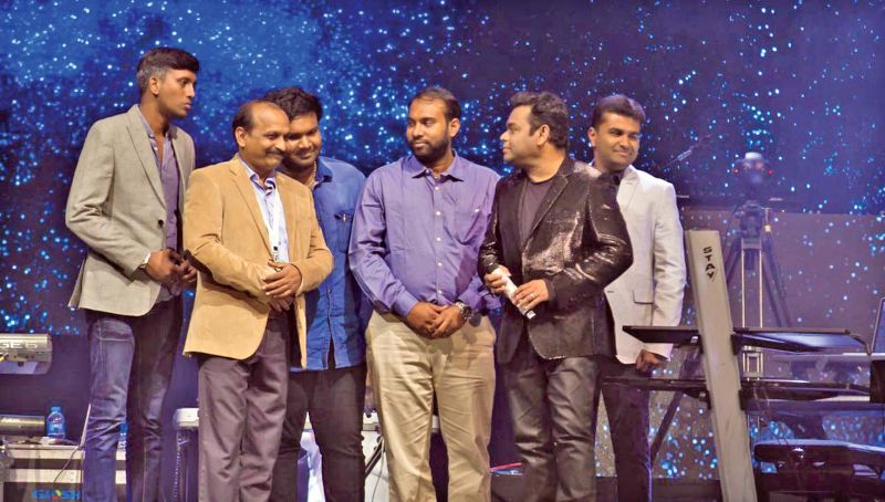 ARR sharing the stage with the organisers.