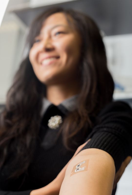 Nanoengineers at the University of California, San Diego have tested a temporary tattoo that both extracts and measures the level of glucose in the fluid in between skin cells.