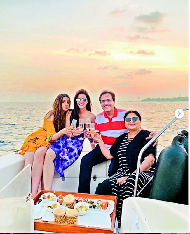 Kriti Sanon with parents Rahul, Geetha and sister Nupur in Maldives.