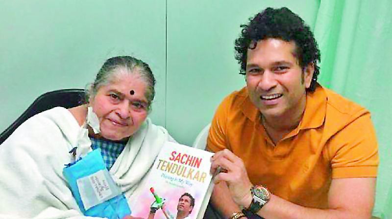 Sachin Tendulkar with his mother Rajni