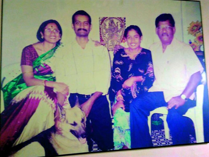 Mithali Raj poses with her family