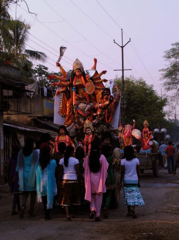 A village procession at Guptipara, Hoogly district in Bengal taking the goddess for immersion on Dashami. (Photo: Soumyabrata Gupta)