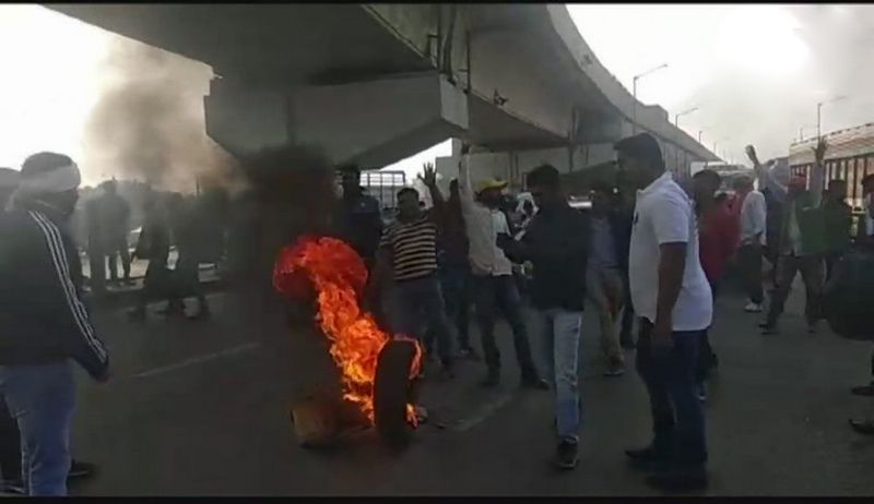 Protesters block Delhi-Jaipur highway agitating against 'Padmaavat' release. (Photo: ANI)