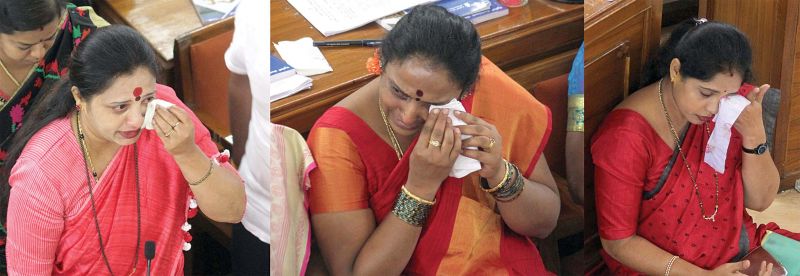 Asha Suresh, Congress Councillor with JD(S) Councillor Manjula and BJP Councillor Mamtha, staged a protest against  MLA Munirathna, for alleged  atrocities on female councillors  (Photo:DC)