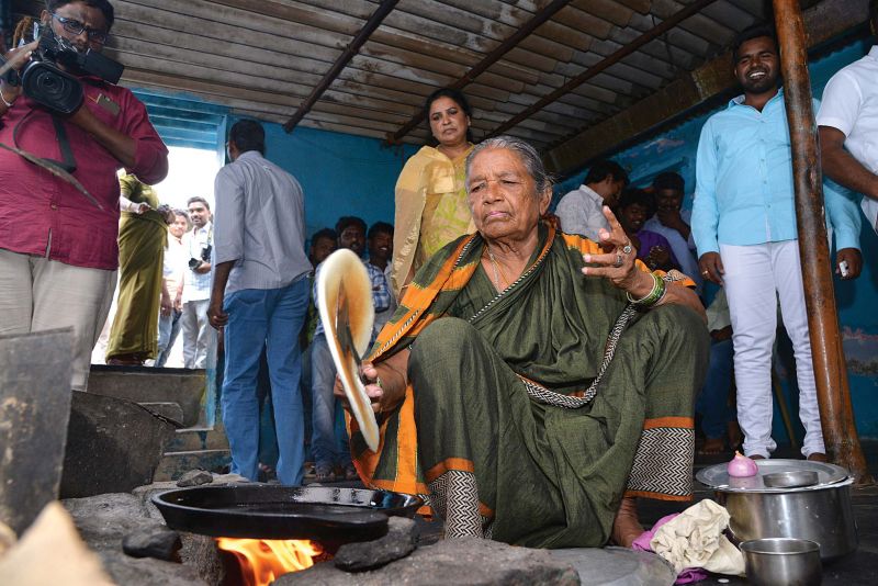 A dalit woman prepares breakfast for BJP leaders. Party leaders B.S.Yeddyurappa, Govind Karjol and Shobha Karandlaje having food at her house in Ballari on Tuesday  	 DC