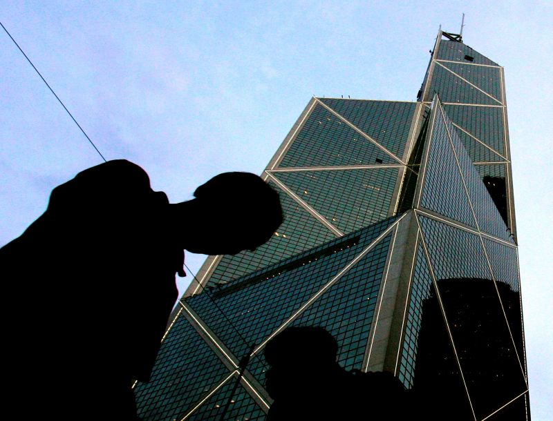 Pedestrians walk past the Bank of China building in Hong Kong designed by the renowned architect I M Pei. (Photo: AP)