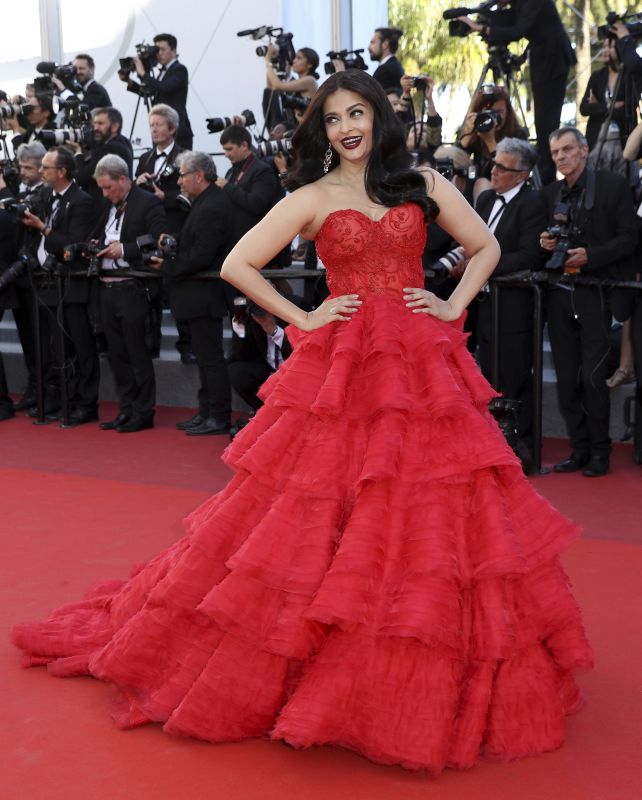 Aishwarya rai hotsell in red gown