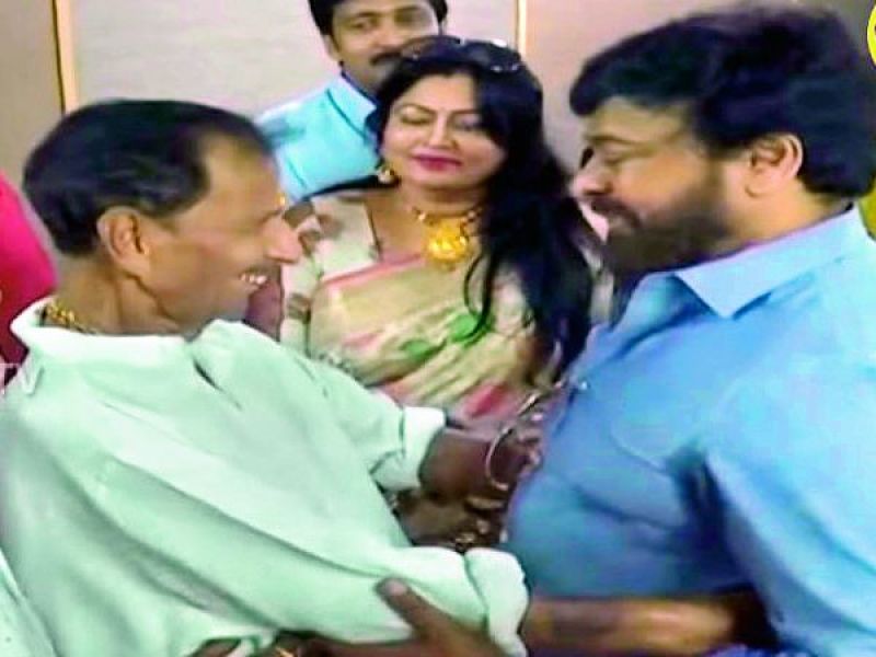 Rallapalli and Chiranjeevi sharing a light moment during the MAA elections.