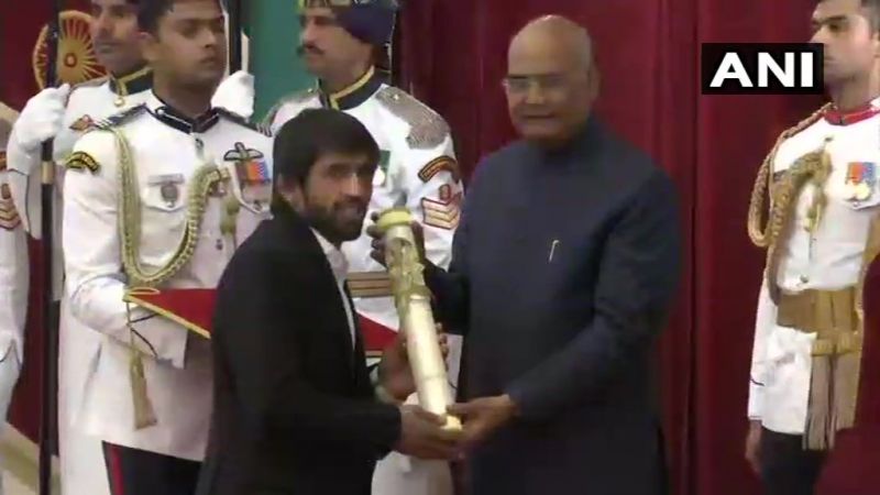 President Ram Nath Kovind confers Padma Shri award upon Bajrang Punia for the field of Sports- Wrestling (Photo: ANI | Twitter)