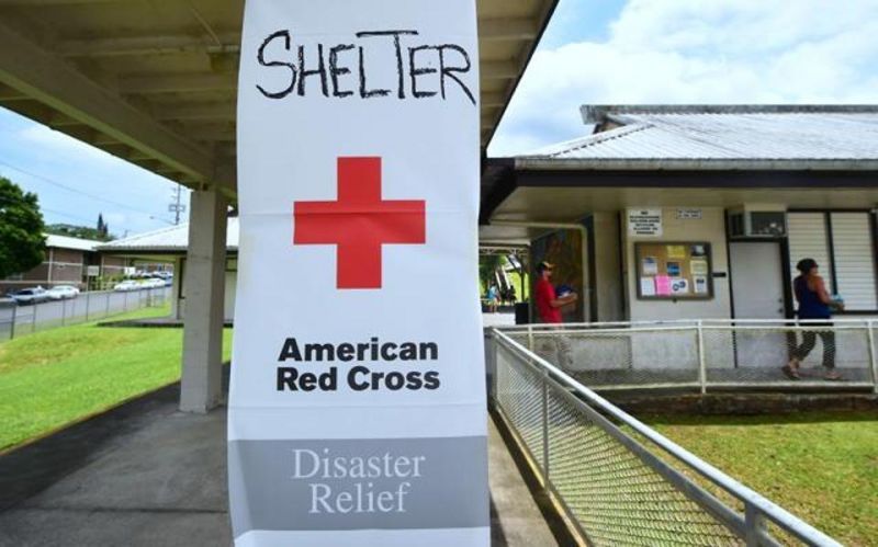 Evacuees carry supplies offered at the Pahoa Community Center in Pahoa on Hawaii's Big Island. (Photo: AFP)