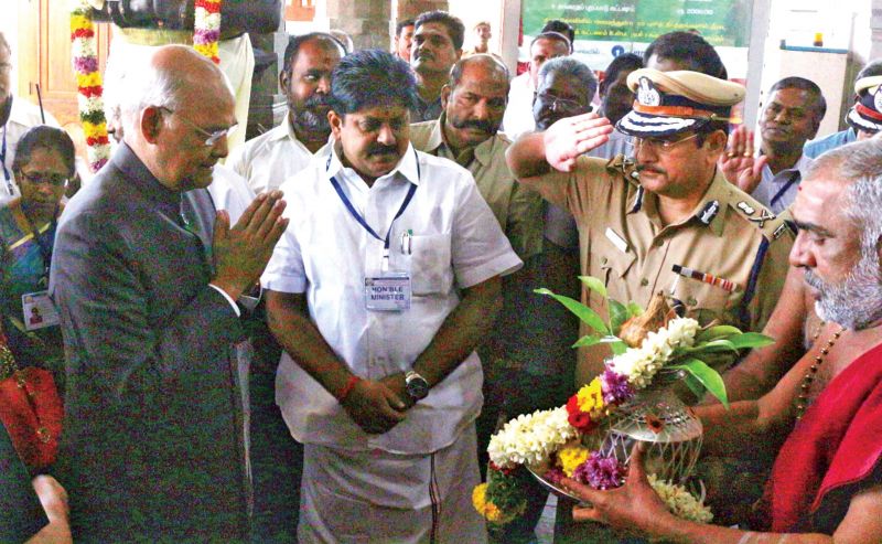 President Ramnath Govind welcomed with traditional poorna kumbha by the head priest at Sri Ramanathaswamy temple in Rameswaram on  Saturday. (Photo: DC)