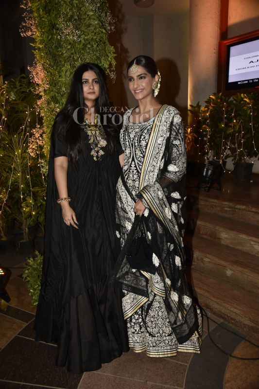 Sonam and Rhea Kapoor at Sandeep Khosla's niece Saudamini Muttu's wedding reception.