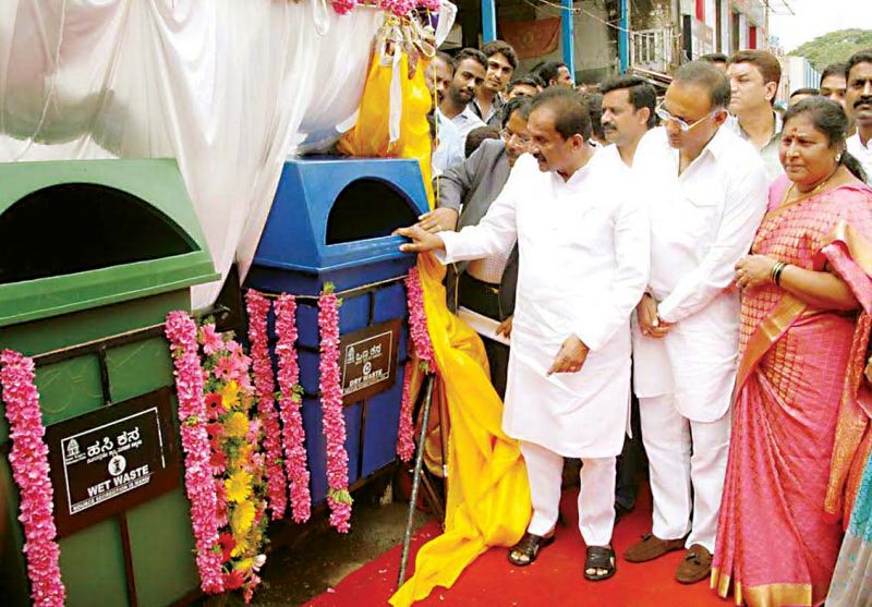 Minister KJ George with MLA Dinesh Gundu Rao, Mayor Padmavathi inaugurated the Installation of Twin Dustbins at Gandhinagar, in Bengaluru on Monday  (Photo: DC)