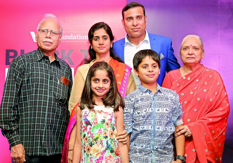  Sailaja and V.V.S. Laxman with his parents Shantaram and Satyabhama and their children Sarvajit and Achintya. 