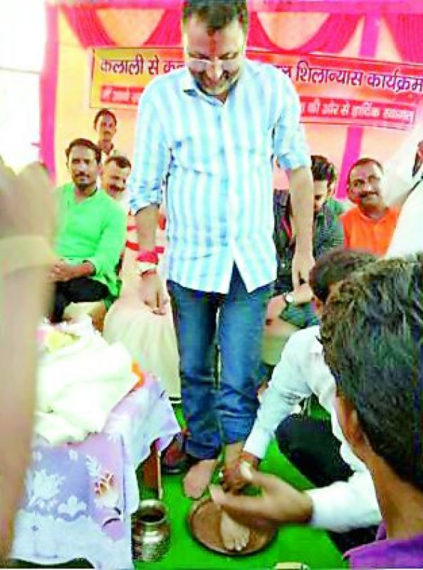 A BJP worker in Jharkhand washed the feet of party MP Nishikant Dubey and then drank the dirty water.