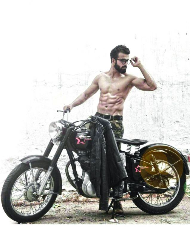 Showing off that body: Model Sarfaraz Khan