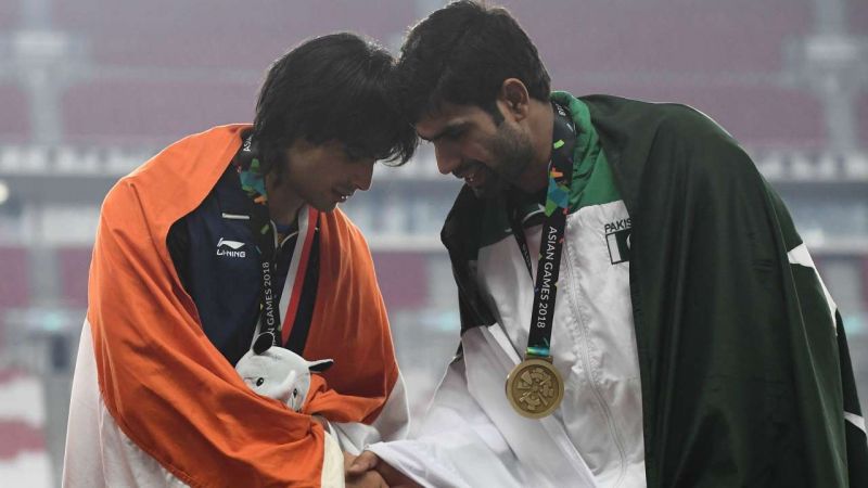 Neeraj Chopra (L) and Arshad Nadeem on the podium during the 2018 Asian Games. (Photo: AFP)